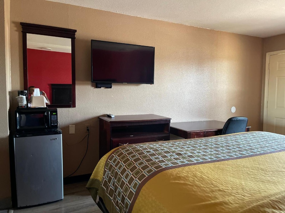 Deluxe Inn Main image