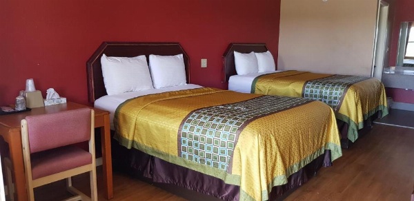 Deluxe Inn image 10