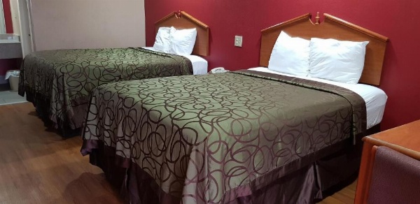 Deluxe Inn image 12