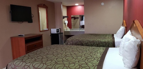 Deluxe Inn image 13