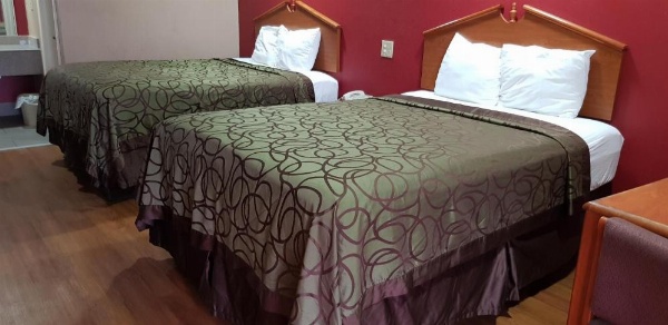 Deluxe Inn image 14