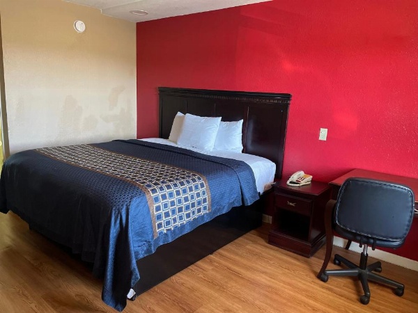 Deluxe Inn image 7